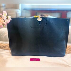 Vlogo Valentino Garavani Tote bag Leather black